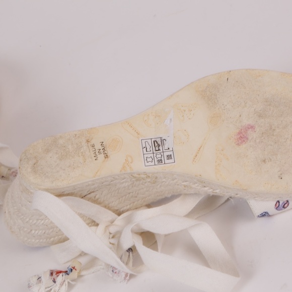 CHANEL White Badminton Print Canvas Sandals - Picture 6 of 6